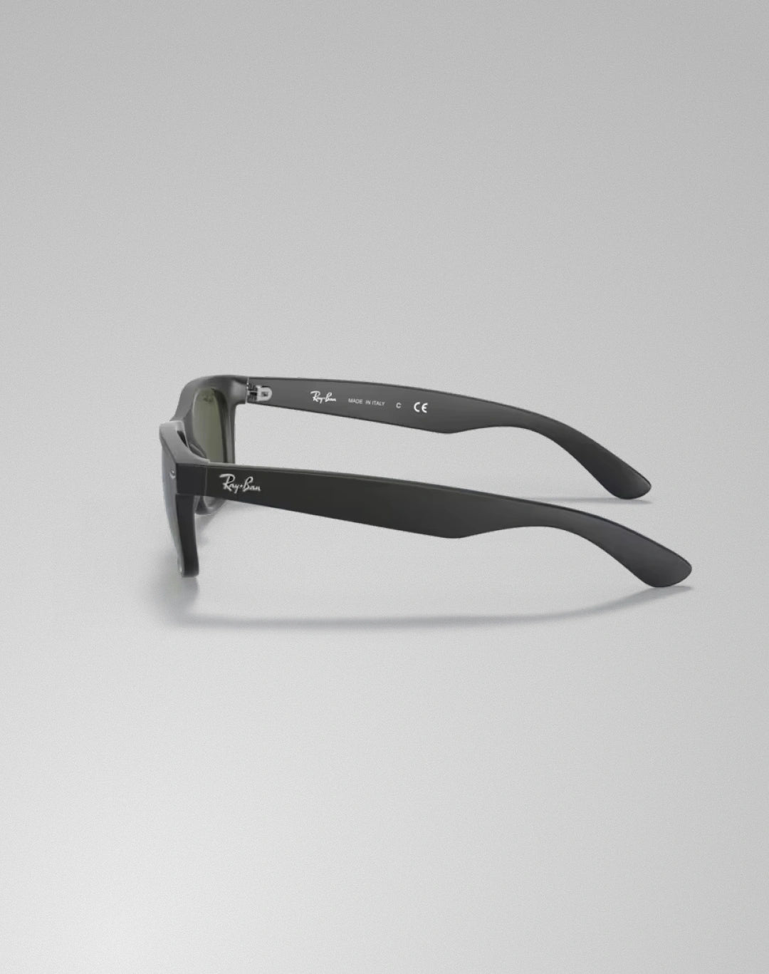 Ray-Ban 0RB2132-622 – Lunettes de soleil carré caoutchouc noir