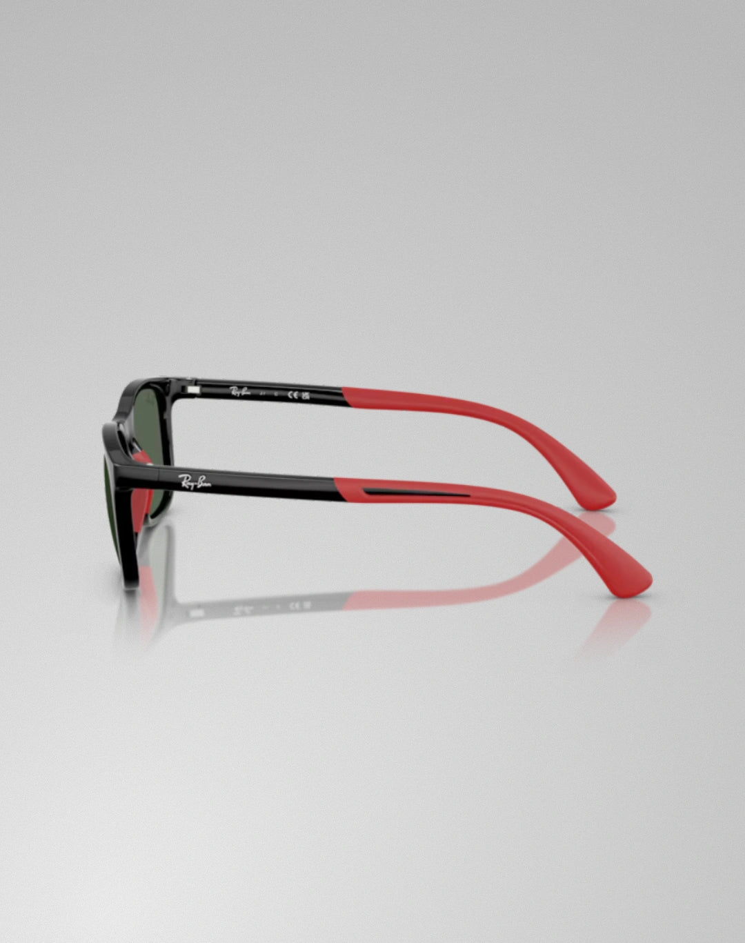 Ray-Ban 0RJ9084S-713171 – Lunettes de soleil carré noir sur caoutchouc rouge