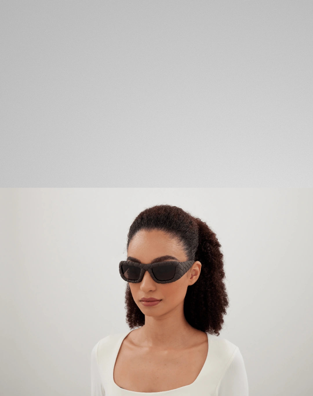 Bottega Veneta BV1303S-007 – Lunettes de soleil rectangulaire enveloppante marron (M)