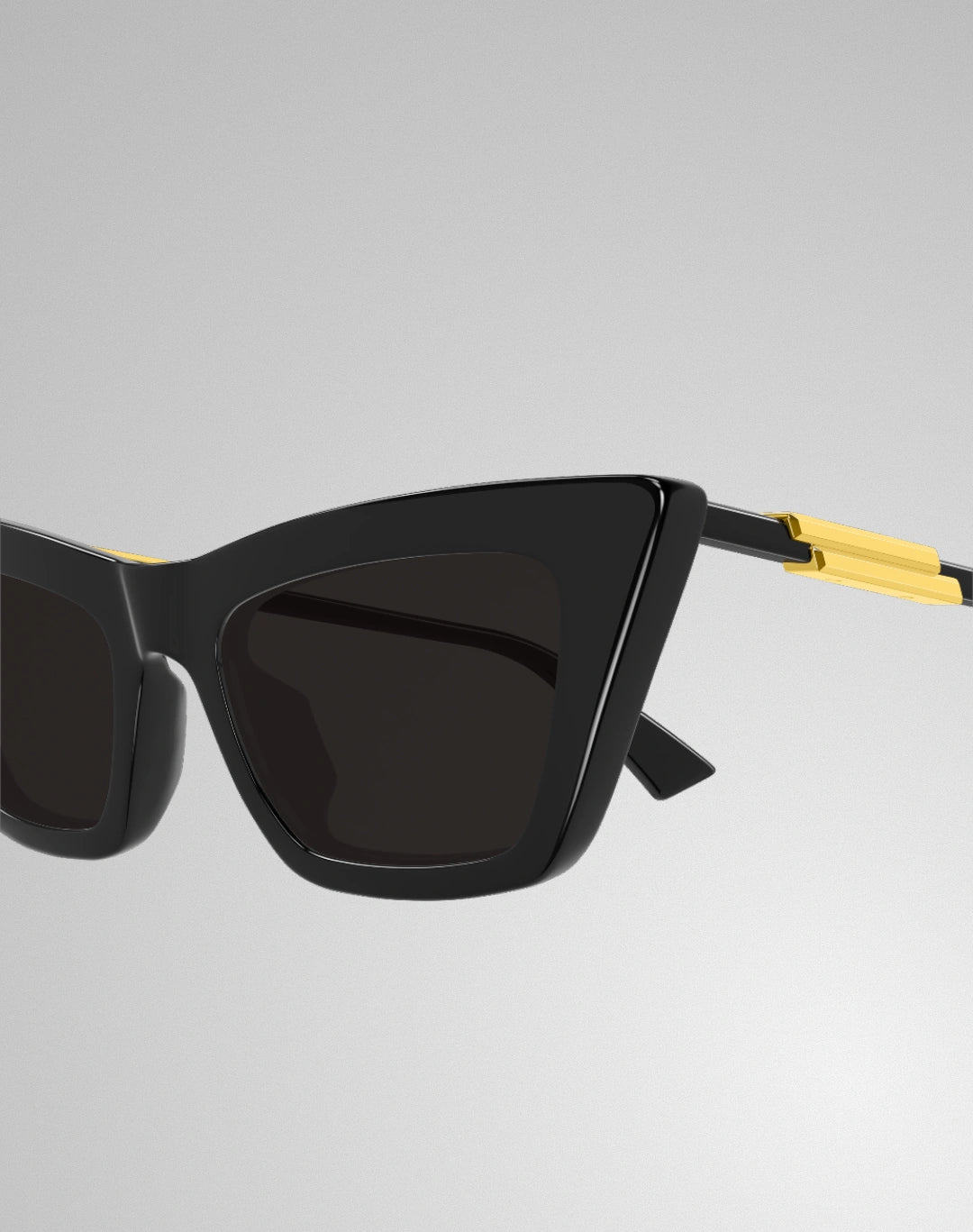 Bottega Veneta BV1446S-001 – Lunettes de soleil oeil de chat noir (M)