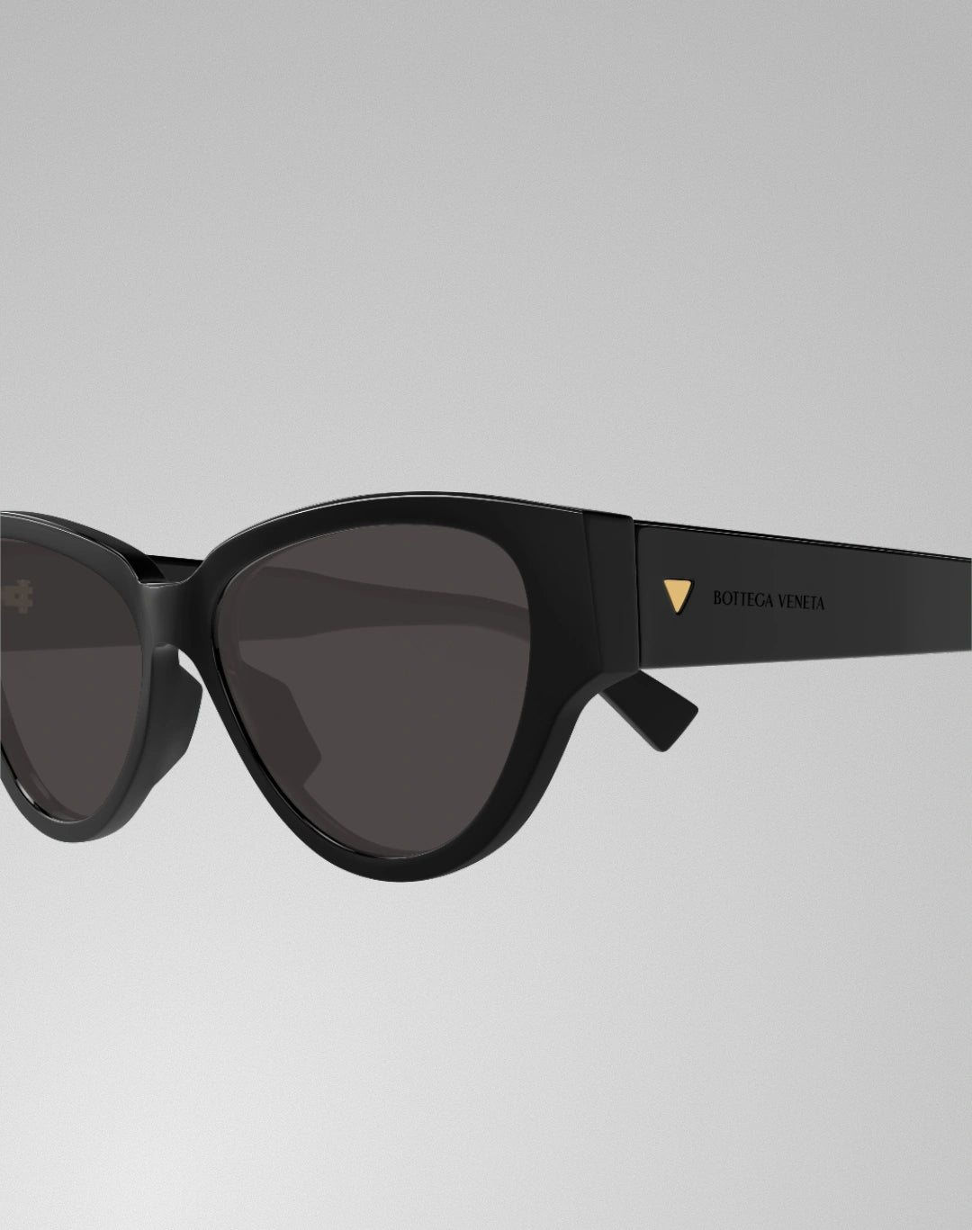 Bottega Veneta BV1319S-001 – Lunettes de soleil œil de chat noir (M)