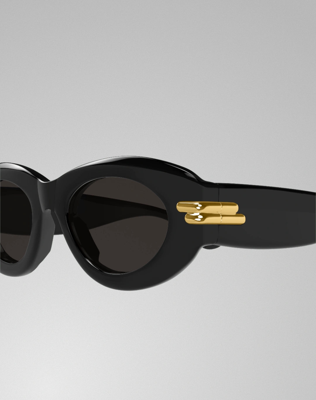 Bottega Veneta BV1322S-001 – Lunettes de soleil œil de chat noir (M)