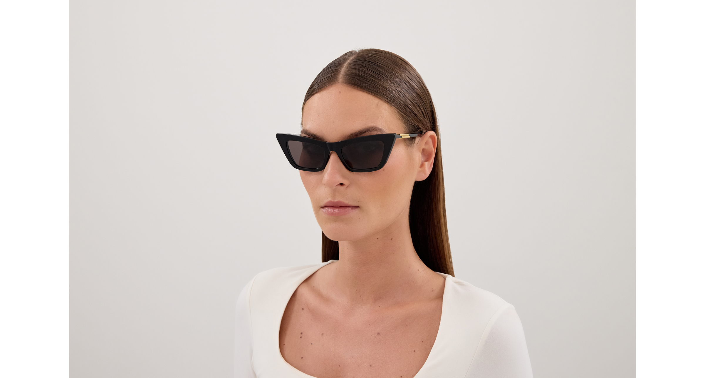 Bottega Veneta BV1446S-001 – Lunettes de soleil oeil de chat noir (M)