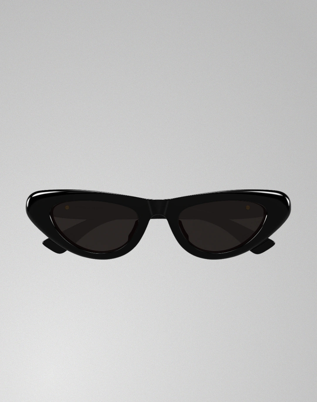 Bottega Veneta BV1450S-001 – Lunettes de soleil œil de chat noir (M)
